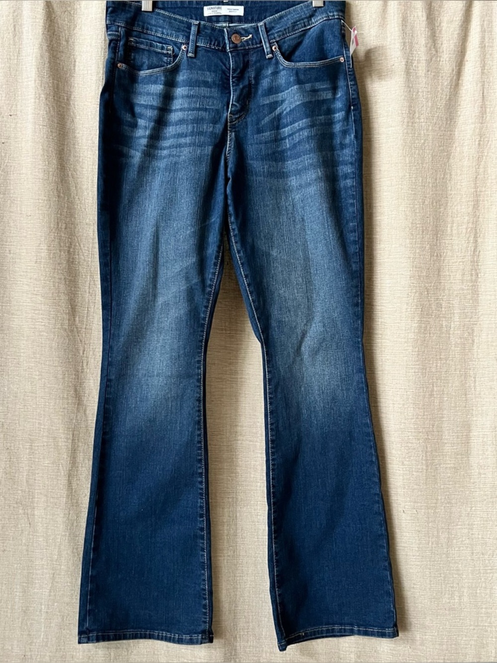 Levi’s totally shaping bootcut jeans NWOT medium blue jeans 12 x 31.5” 💕💕